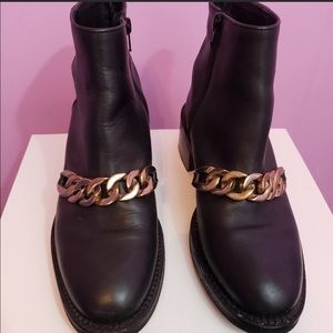 Kurt Geiger Strike Black Chelsea Boot w/Gold Chain